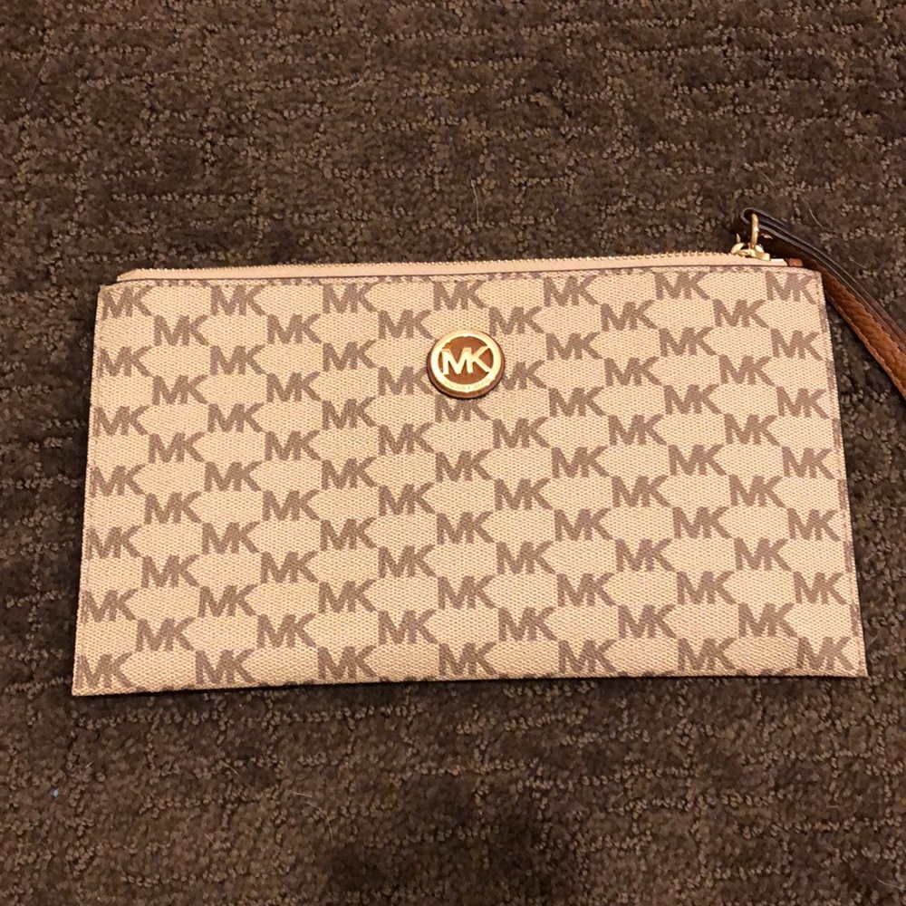 Michael Kors wristlet